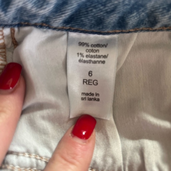 Edgely Light Wash Denim Shorts, distressed, Women’s Size 6 - Picture 10 of 13